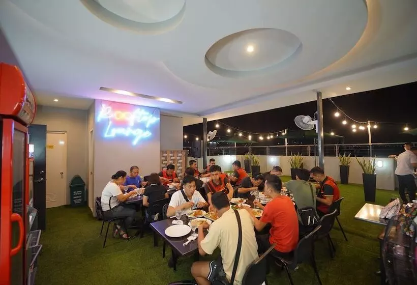 Arzo Hotel Premier
