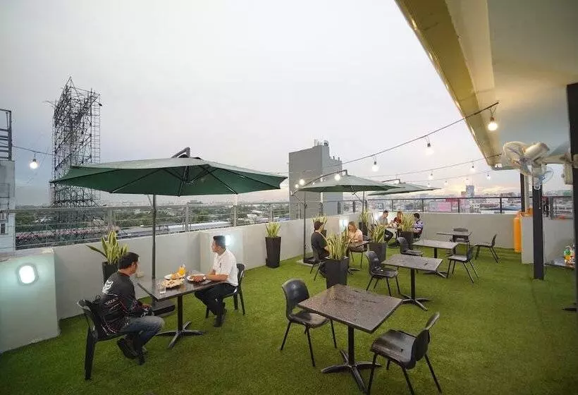 Arzo Hotel Premier