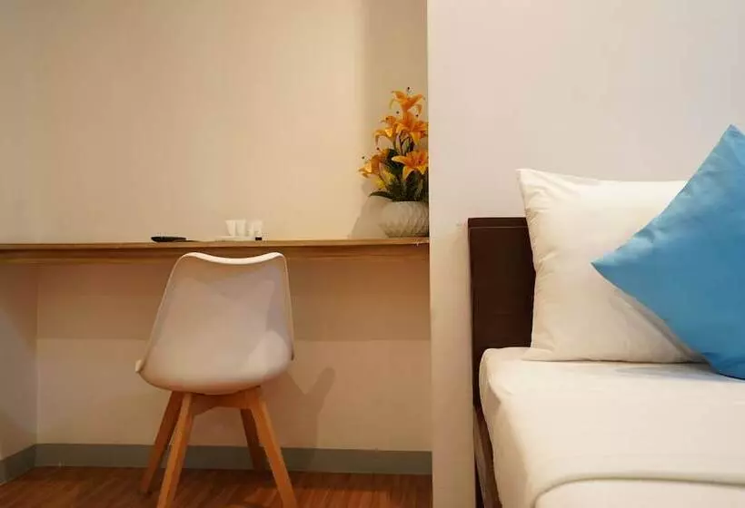 Arzo Hotel Premier