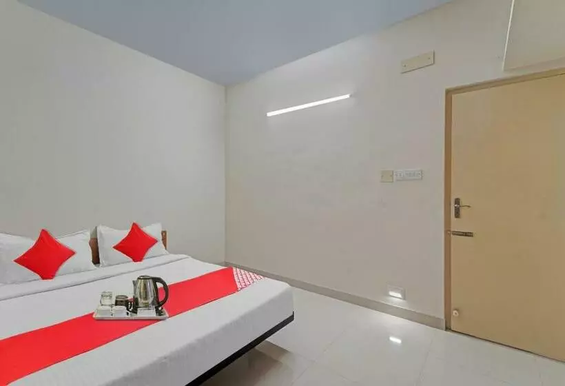 Hotelli Oyo 90112 Fly Home