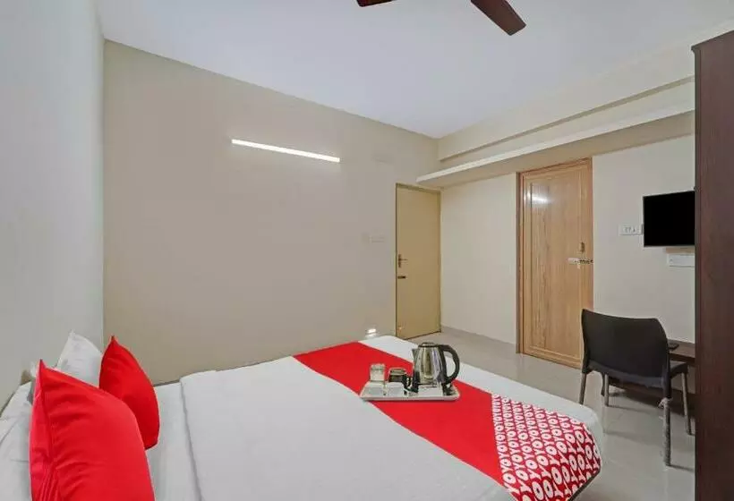 Hotelli Oyo 90112 Fly Home