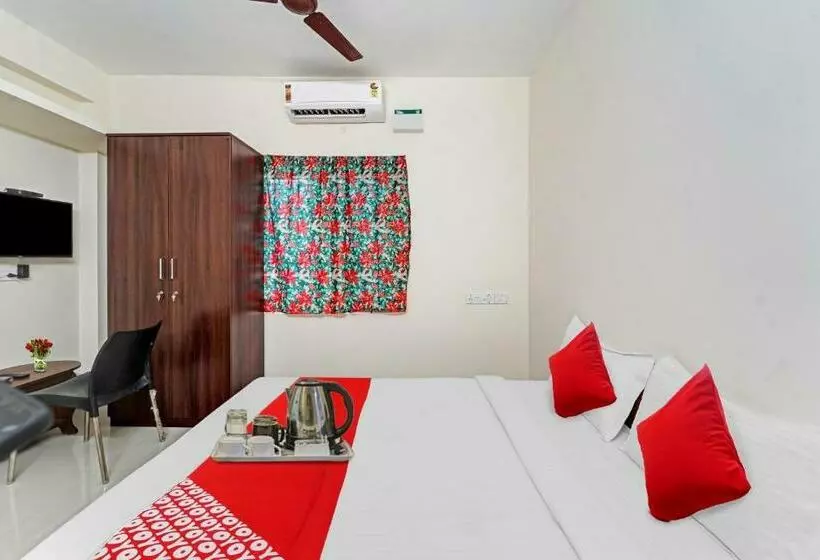 Hotelli Oyo 90112 Fly Home