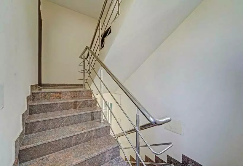 Hotelli Oyo 90112 Fly Home