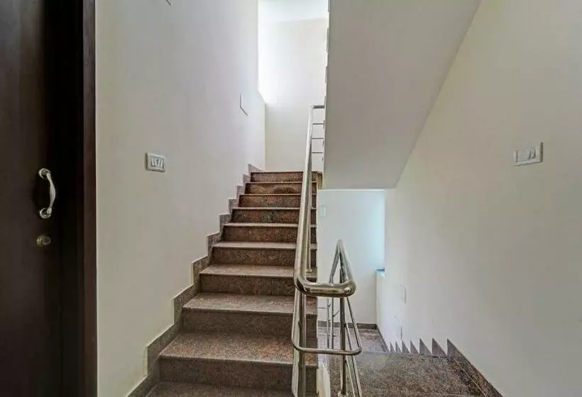 Hotelli Oyo 90112 Fly Home