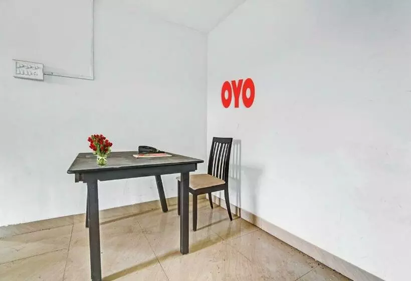 Hotelli Oyo 90112 Fly Home