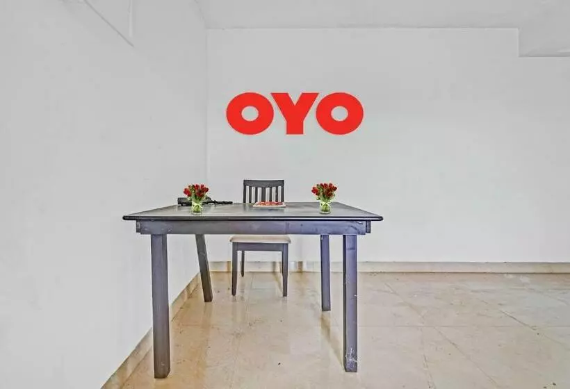 Hotelli Oyo 90112 Fly Home