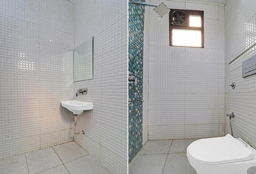 هتل Knight Inn Near Samaypur Badli Metro Station