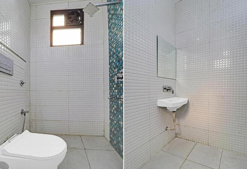 هتل Knight Inn Near Samaypur Badli Metro Station