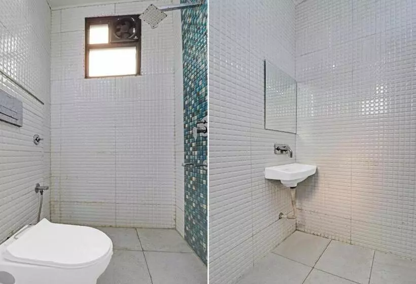 Hotelli Knight Inn Near Samaypur Badli Metro Station