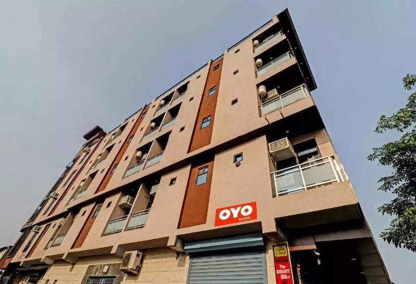 Hotelli Knight Inn Near Samaypur Badli Metro Station