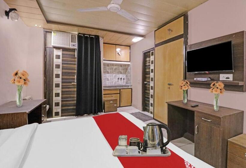 هتل Knight Inn Near Samaypur Badli Metro Station