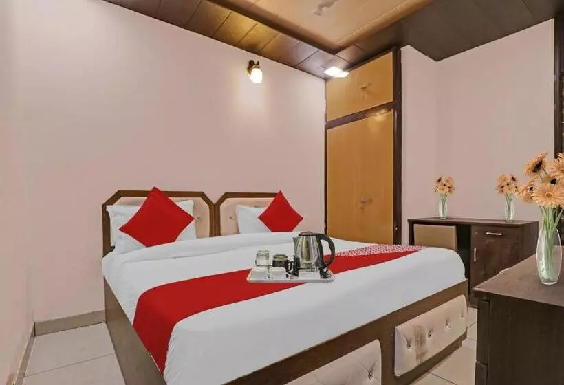Hotelli Knight Inn Near Samaypur Badli Metro Station
