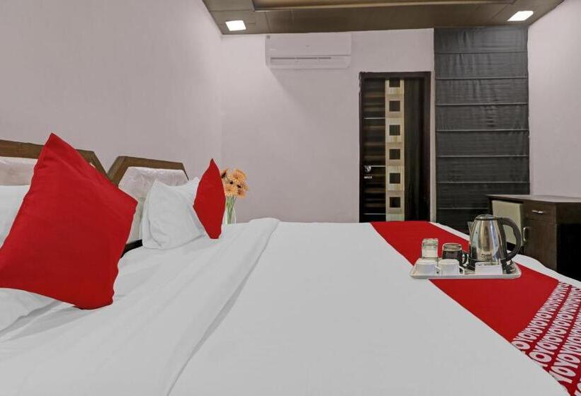 هتل Knight Inn Near Samaypur Badli Metro Station