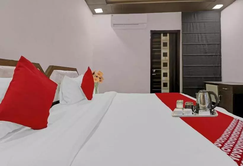 Hotelli Knight Inn Near Samaypur Badli Metro Station