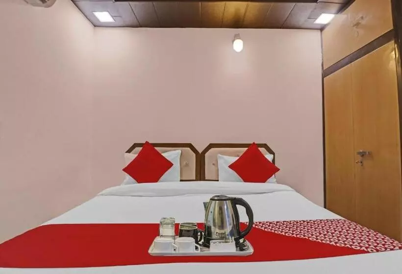 Hotelli Knight Inn Near Samaypur Badli Metro Station
