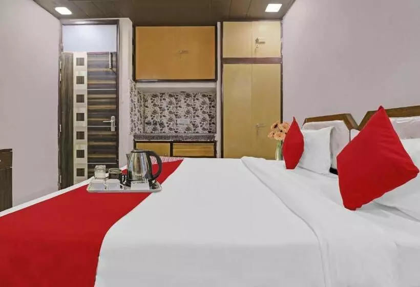 Hotelli Knight Inn Near Samaypur Badli Metro Station