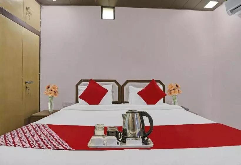 Hotelli Knight Inn Near Samaypur Badli Metro Station