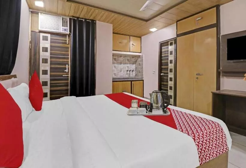 Hotelli Knight Inn Near Samaypur Badli Metro Station