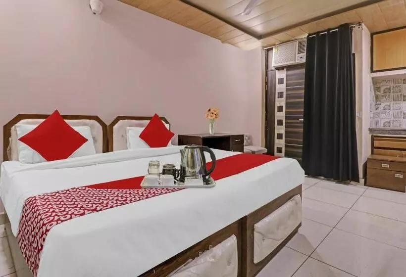 Hotelli Knight Inn Near Samaypur Badli Metro Station
