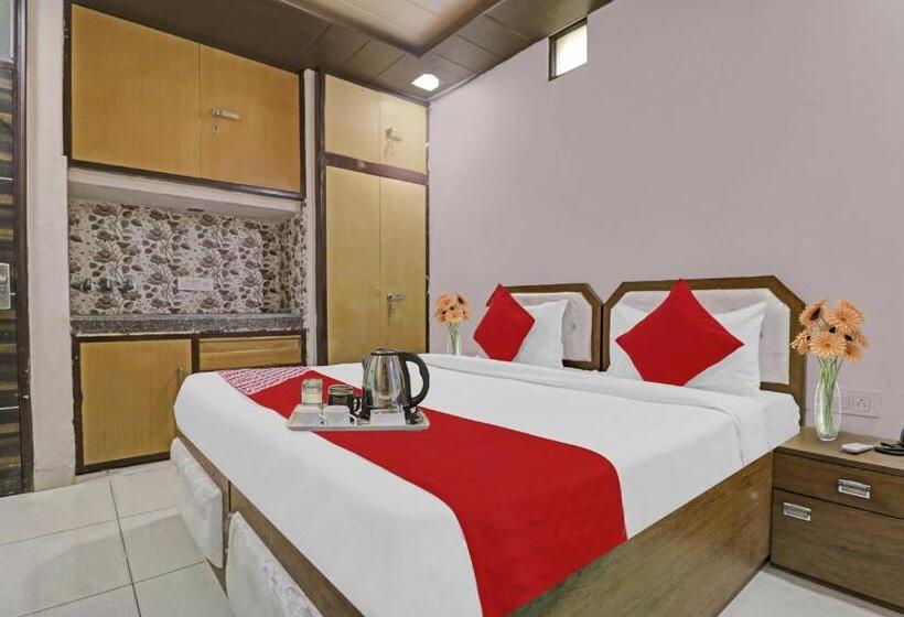 هتل Knight Inn Near Samaypur Badli Metro Station