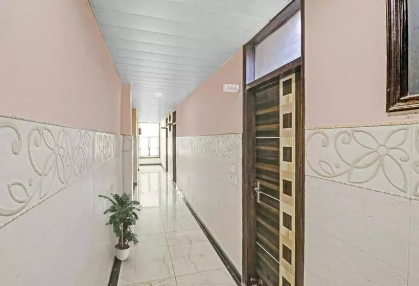 Hotelli Knight Inn Near Samaypur Badli Metro Station