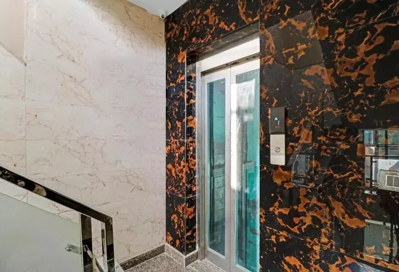 Hotelli Knight Inn Near Samaypur Badli Metro Station