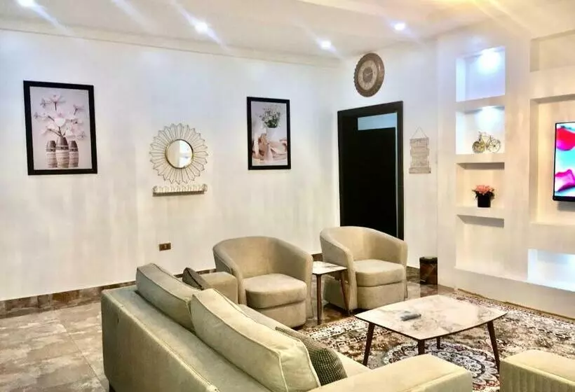 تختخواب و صبحانه De Omega Homes   Serviced Apartment Jahi, Abuja