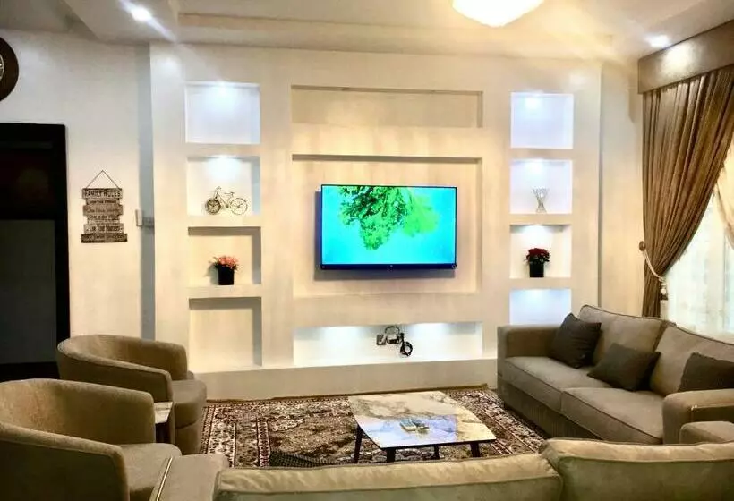 تختخواب و صبحانه De Omega Homes   Serviced Apartment Jahi, Abuja