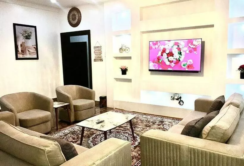 تختخواب و صبحانه De Omega Homes   Serviced Apartment Jahi, Abuja