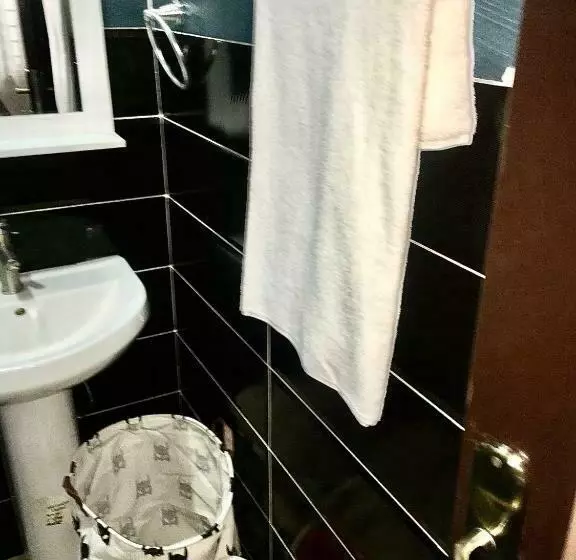 تختخواب و صبحانه De Omega Homes   Serviced Apartment Jahi, Abuja
