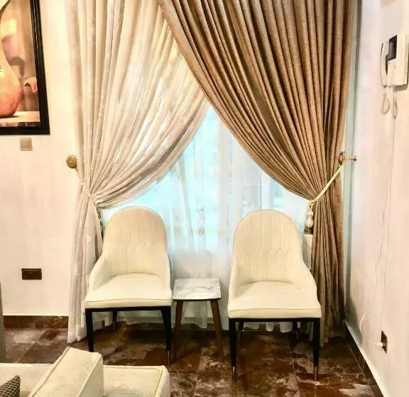 تختخواب و صبحانه De Omega Homes   Serviced Apartment Jahi, Abuja