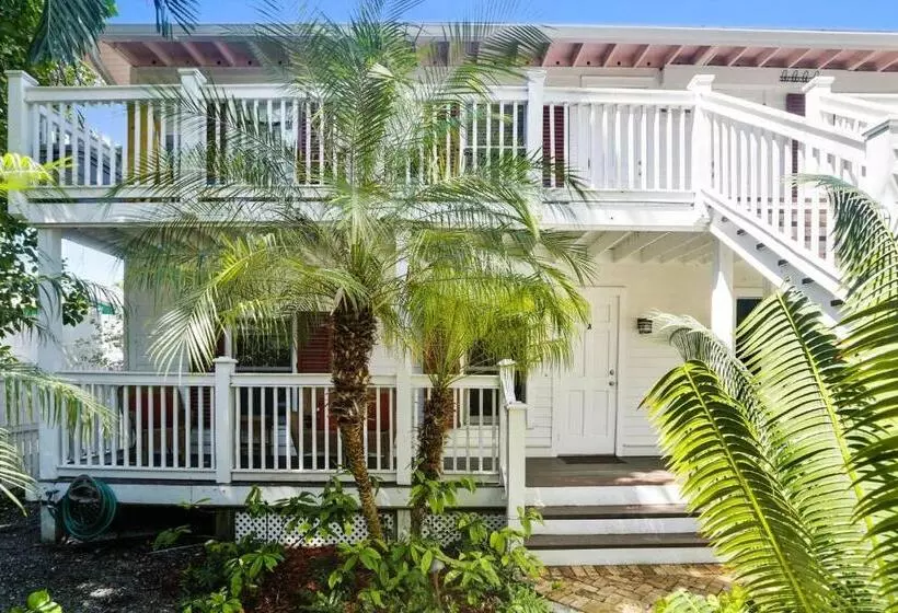 Emmas Secret By Avantstay Heart Of Old Town W Shared Pool Month Long Stays Only