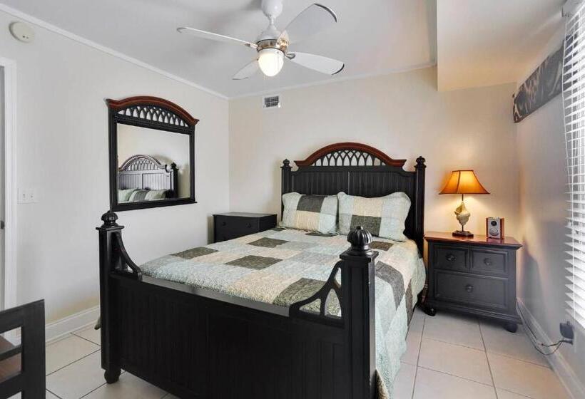 Emmas Secret By Avantstay Heart Of Old Town W Shared Pool Month Long Stays Only