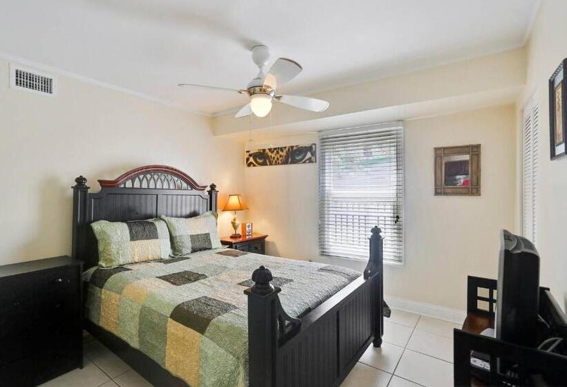 Emmas Secret By Avantstay Heart Of Old Town W Shared Pool Month Long Stays Only