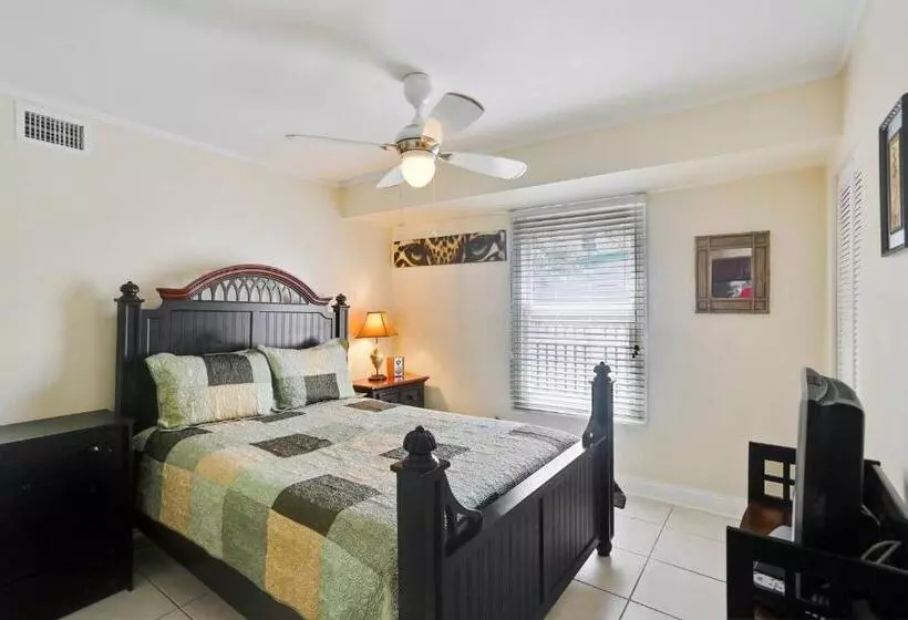 Emmas Secret By Avantstay Heart Of Old Town W Shared Pool Month Long Stays Only