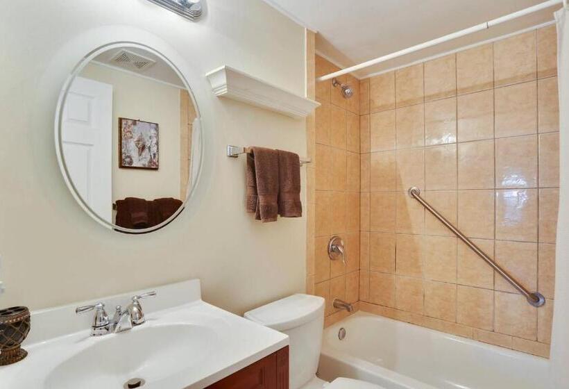 Emmas Secret By Avantstay Heart Of Old Town W Shared Pool Month Long Stays Only