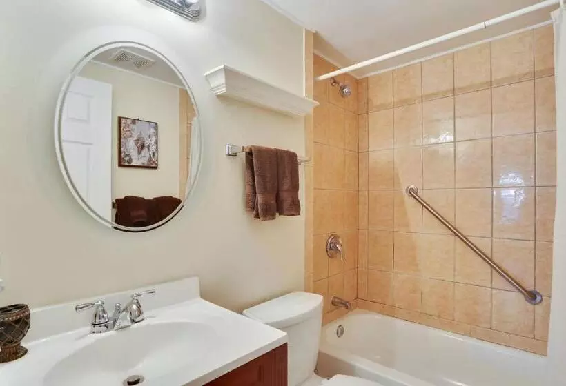 Emmas Secret By Avantstay Heart Of Old Town W Shared Pool Month Long Stays Only