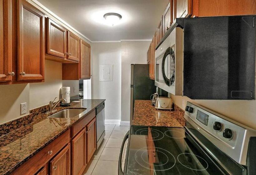 Emmas Secret By Avantstay Heart Of Old Town W Shared Pool Month Long Stays Only