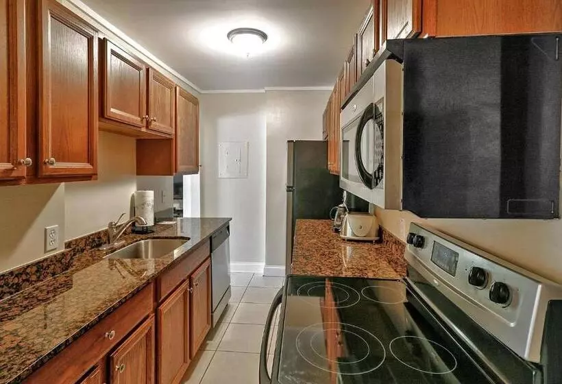 Emmas Secret By Avantstay Heart Of Old Town W Shared Pool Month Long Stays Only