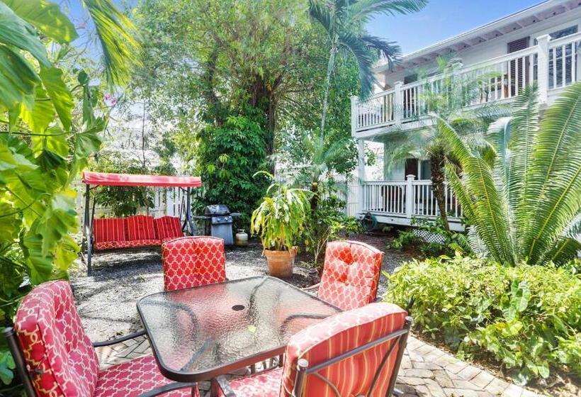 Emmas Secret By Avantstay Heart Of Old Town W Shared Pool Month Long Stays Only