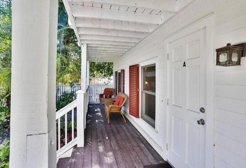 Emmas Secret By Avantstay Heart Of Old Town W Shared Pool Month Long Stays Only