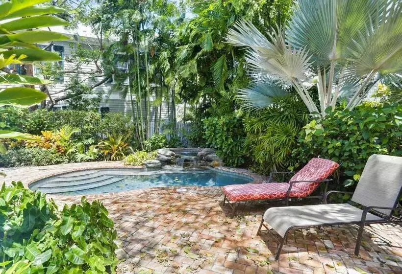 Emmas Secret By Avantstay Heart Of Old Town W Shared Pool Month Long Stays Only