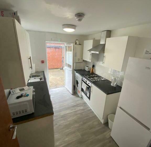 بنسيون 174 Boaler Street