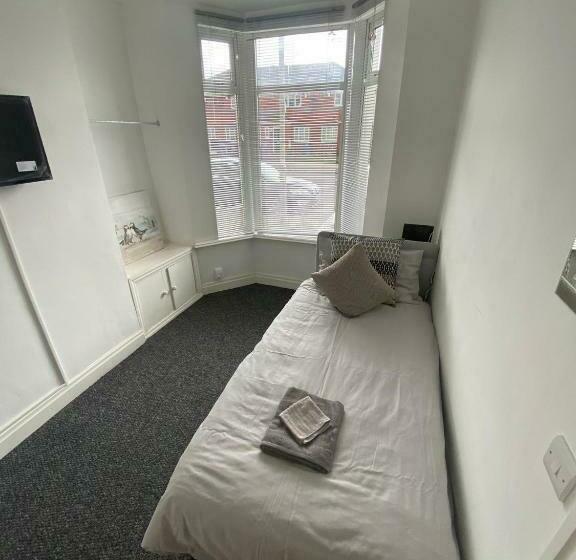 بنسيون 174 Boaler Street