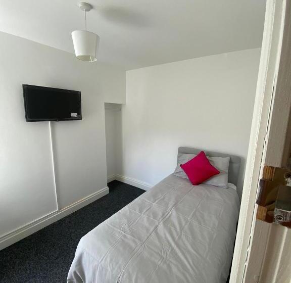 بنسيون 174 Boaler Street