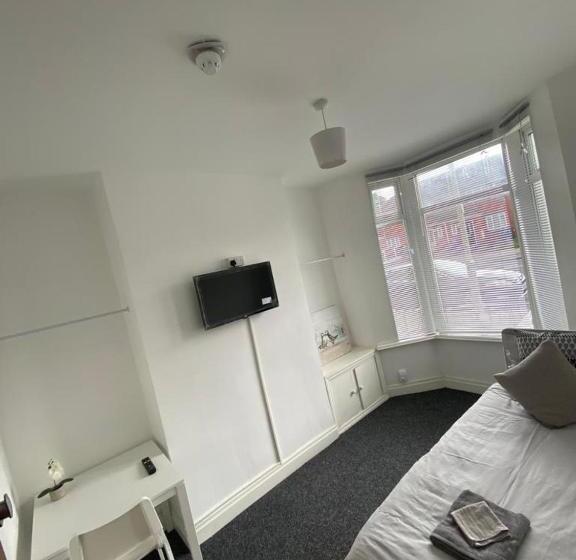 بنسيون 174 Boaler Street