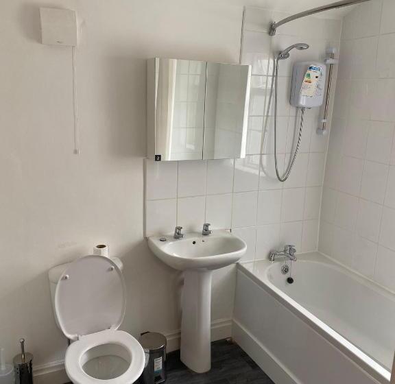 بنسيون 174 Boaler Street