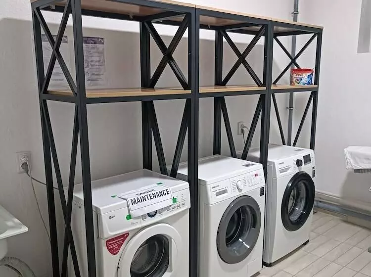 پانسیون Nomad Inn