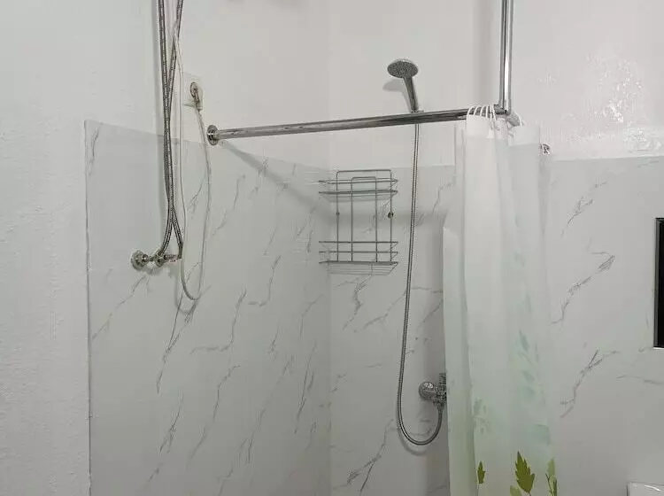 پانسیون Nomad Inn