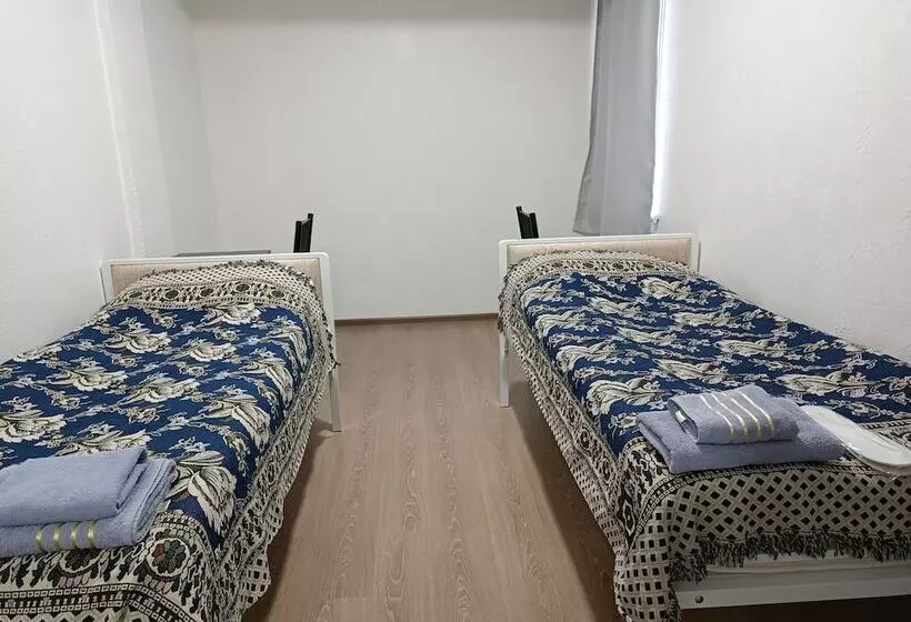 پانسیون Nomad Inn